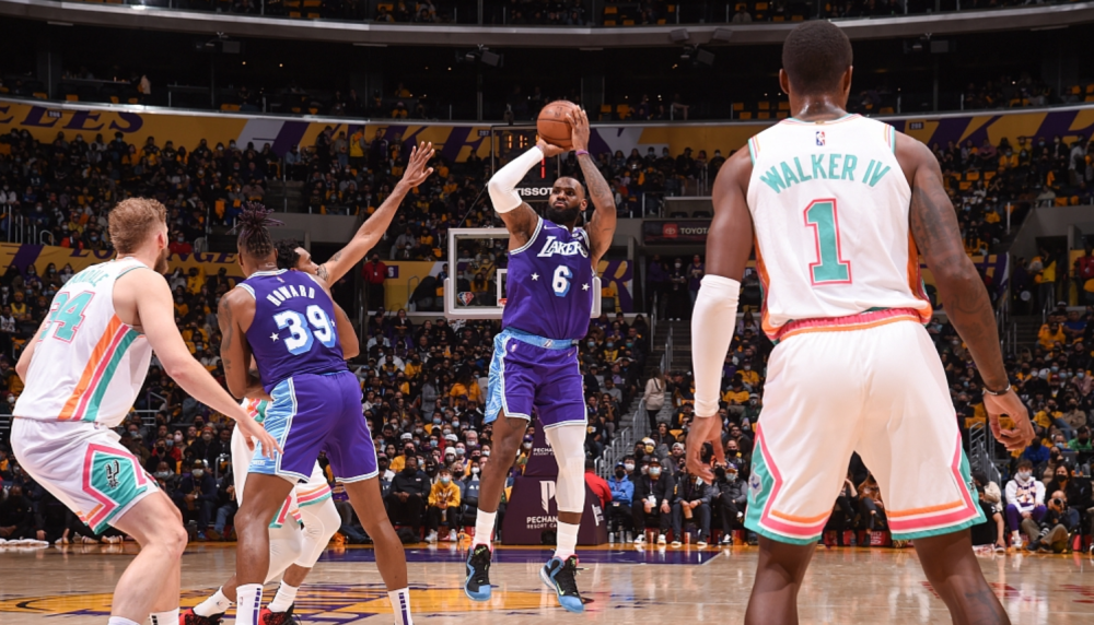 关于布莱顿迎意大利杯关键赛；冲刺阶段手感冰凉；话题不断；身体对抗强度拉满的信息